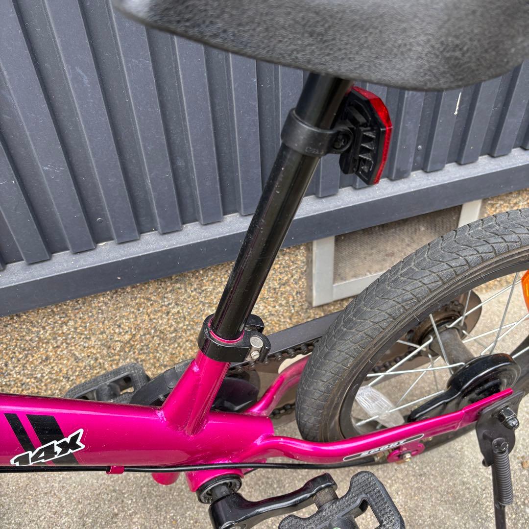 STRIDER14xストライダー フューシャピンク ペダルスタンド付