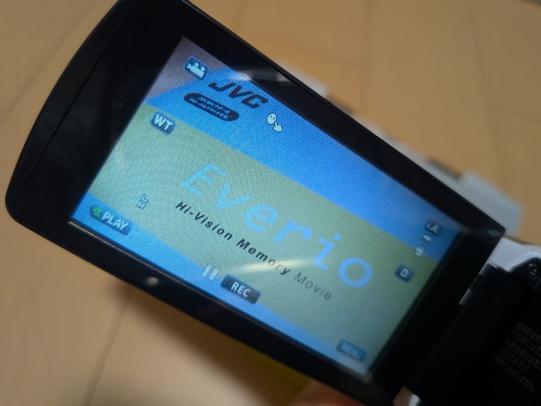 美品 JVC GZ-HM133 Everio ビデオカメラ＋予備バッテリー・SD