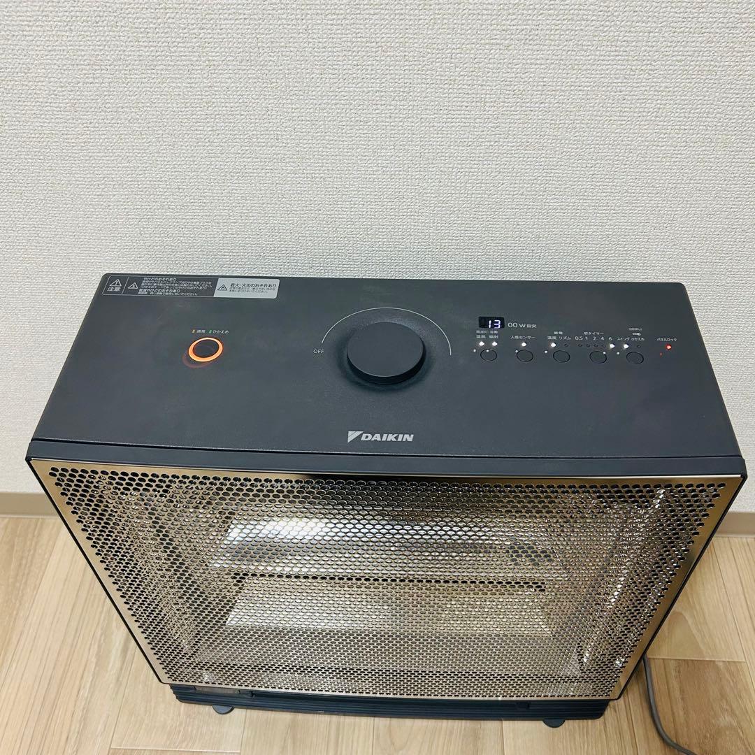 ほぼ未使用 極美品ダイキン 遠赤外線暖房機 WRH135AS-H 2024年製