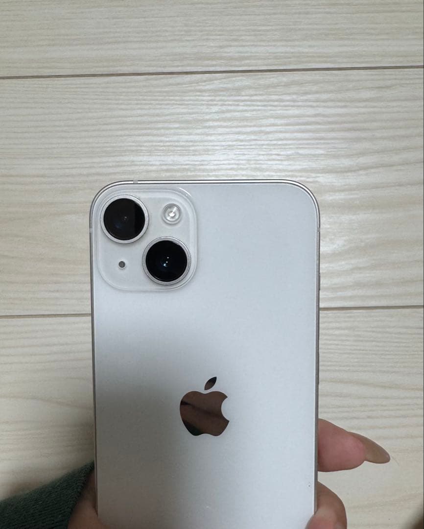 iPhone 14 本体　Apple