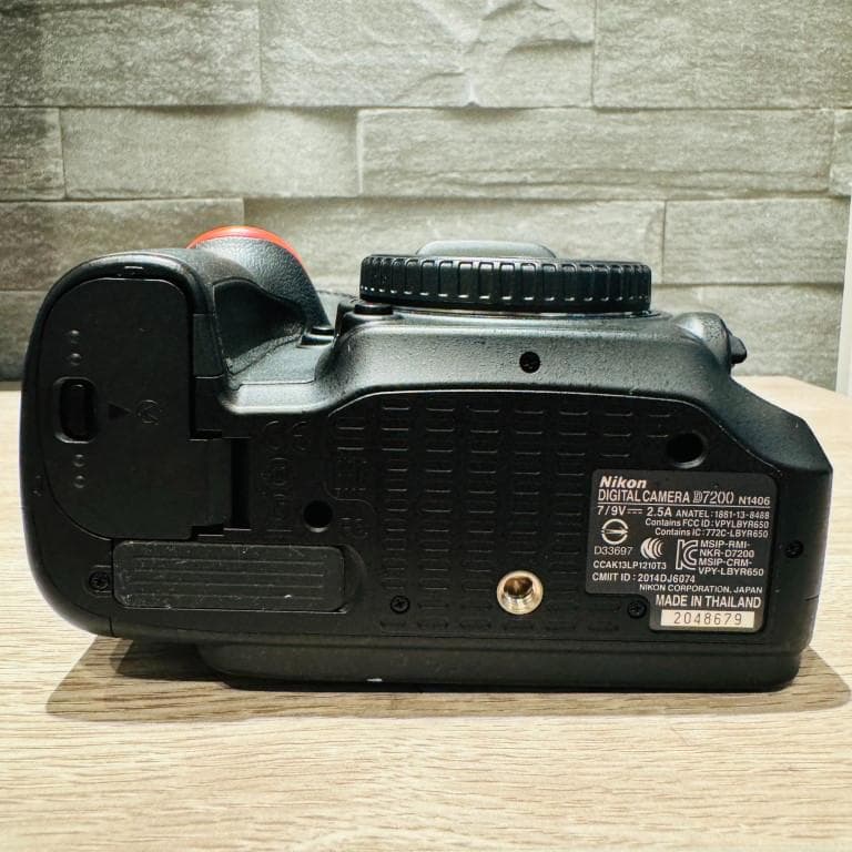 Nikon ニコンD7200 ボディ 純正充電器ほか シャッター回数894回