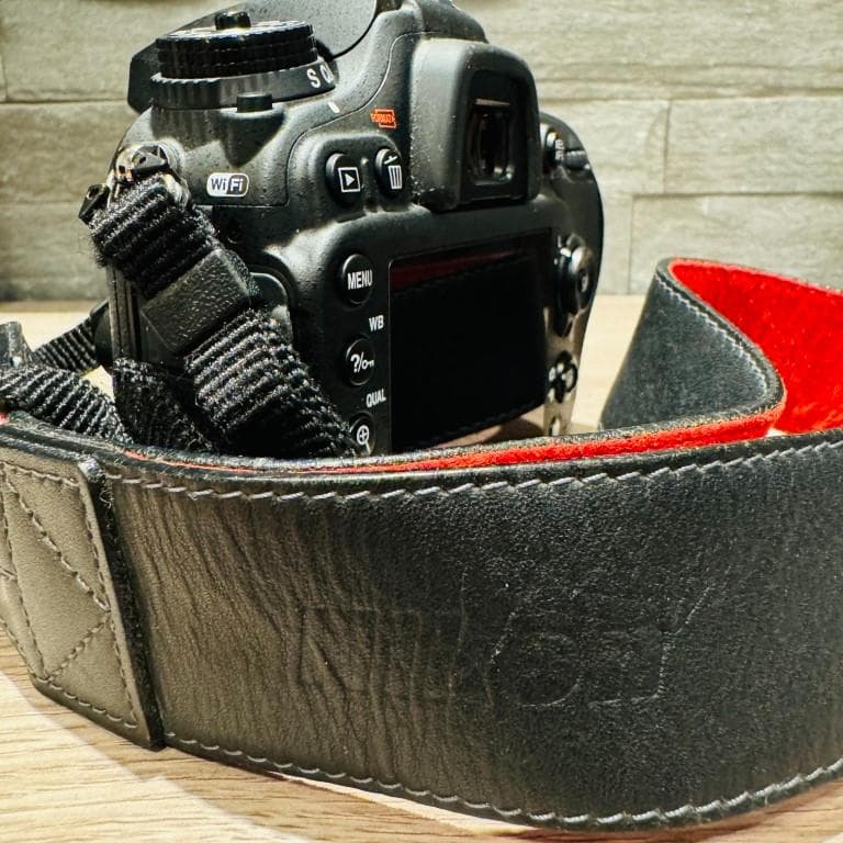 Nikon ニコンD7200 ボディ 純正充電器ほか シャッター回数894回