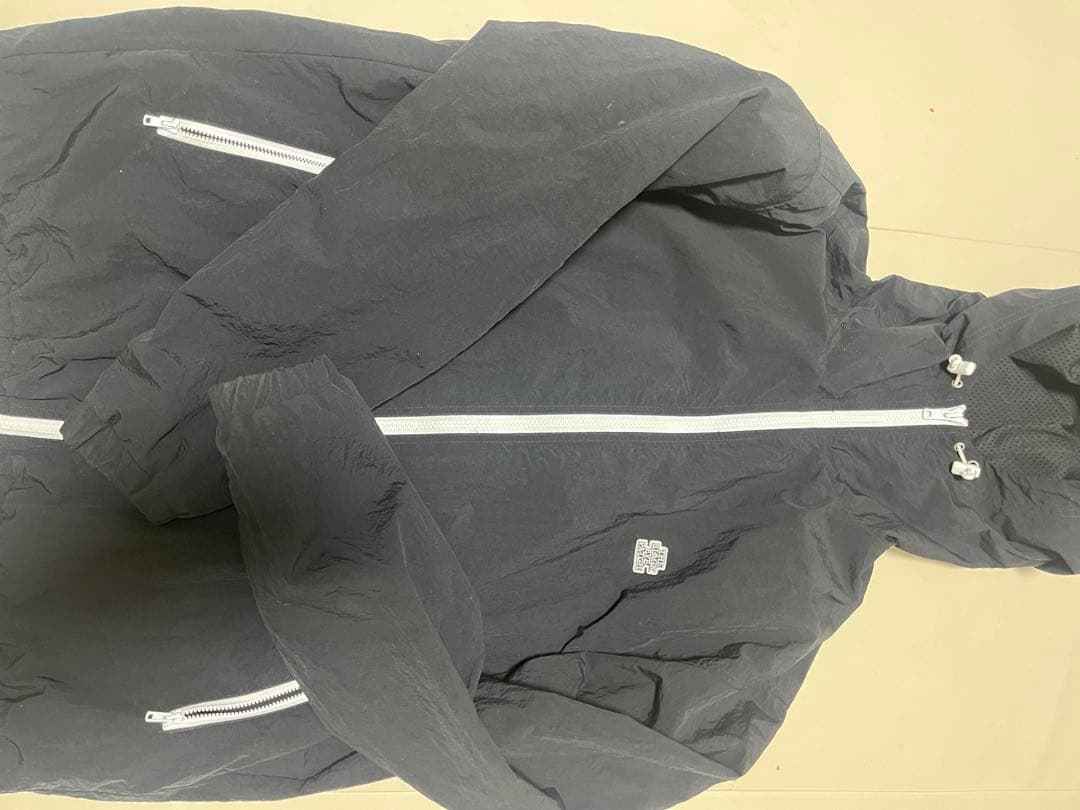 ブラックナイロンジャケット