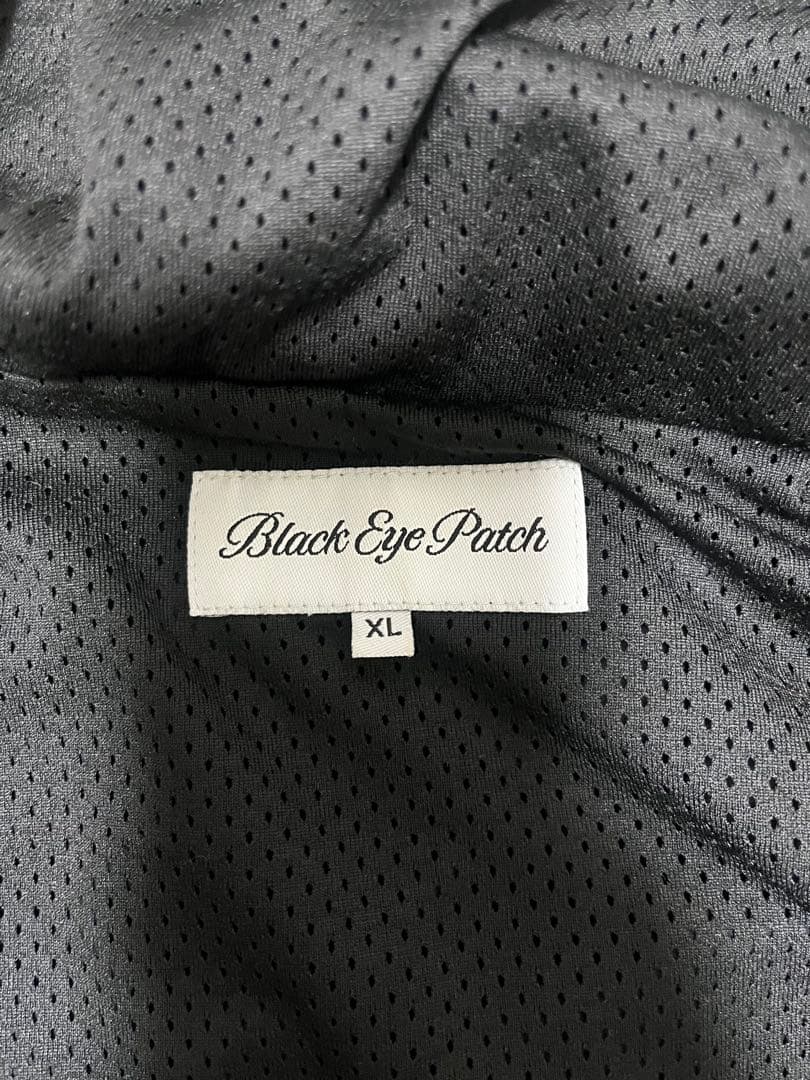 ブラックナイロンジャケット