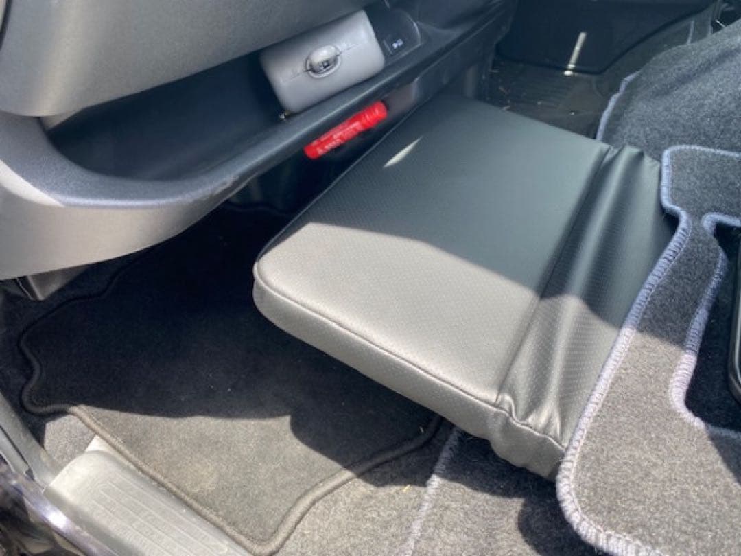 200系ハイエース専用 フットレスト