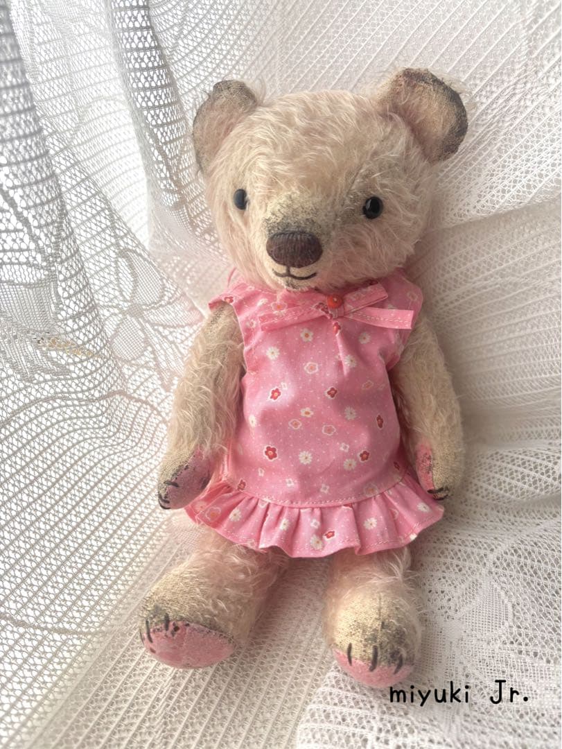 ハンドメイドベア(天然モヘア・アンティーク加工　ワンピ付き)全長28cm