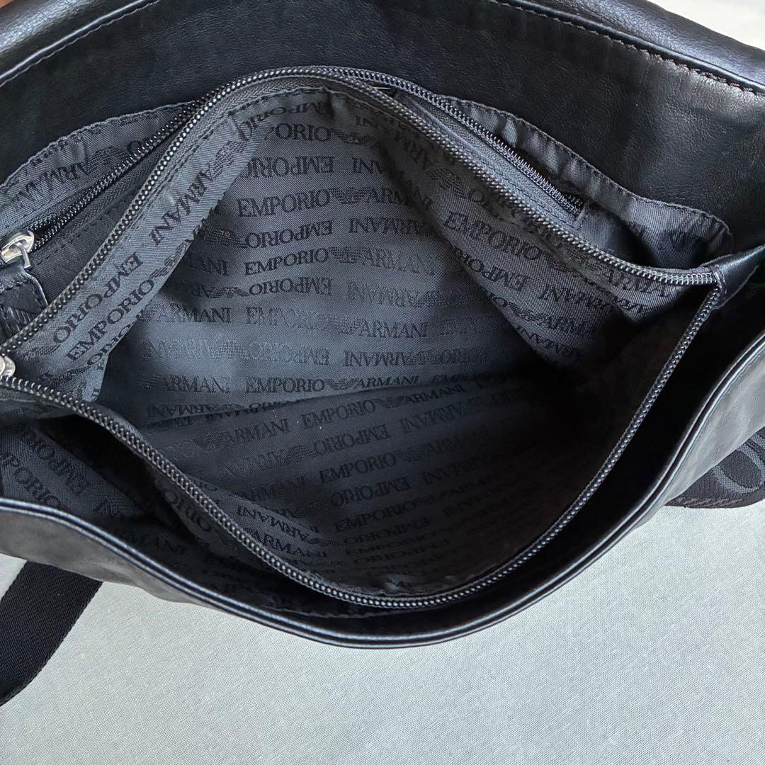 【美品】ジョルジオアルマーニ　ブラック　レザー　メッセンジャーバッグ　ショルダー