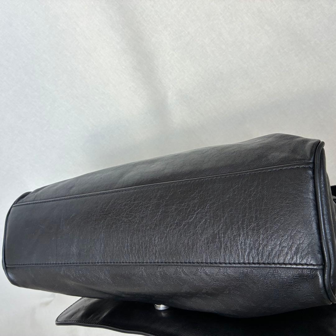【美品】ジョルジオアルマーニ　ブラック　レザー　メッセンジャーバッグ　ショルダー