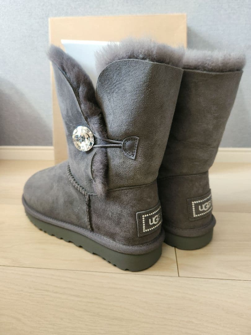 新品 UGG BAILEY Button スワロフスキー ベイリーボタン 8