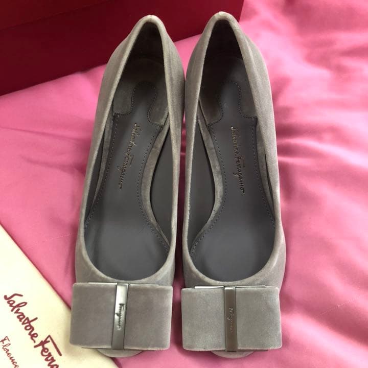 サルヴァトーレフェラガモ　新品同様パンプス4Cサイズ21.5〜22靴ハイヒール