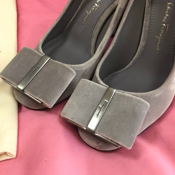 サルヴァトーレフェラガモ　新品同様パンプス4Cサイズ21.5〜22靴ハイヒール