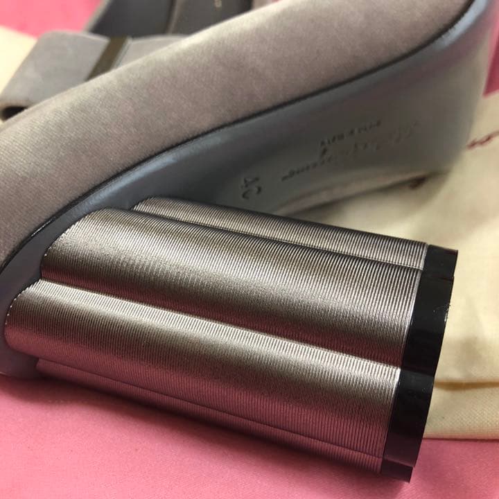 サルヴァトーレフェラガモ　新品同様パンプス4Cサイズ21.5〜22靴ハイヒール