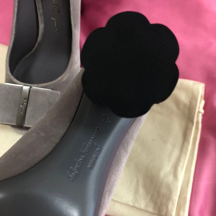 サルヴァトーレフェラガモ　新品同様パンプス4Cサイズ21.5〜22靴ハイヒール