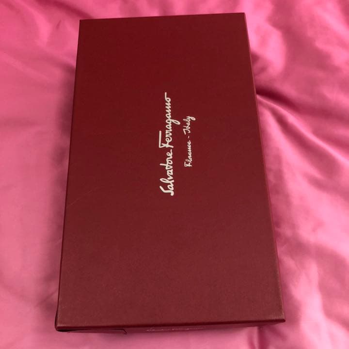 サルヴァトーレフェラガモ　新品同様パンプス4Cサイズ21.5〜22靴ハイヒール