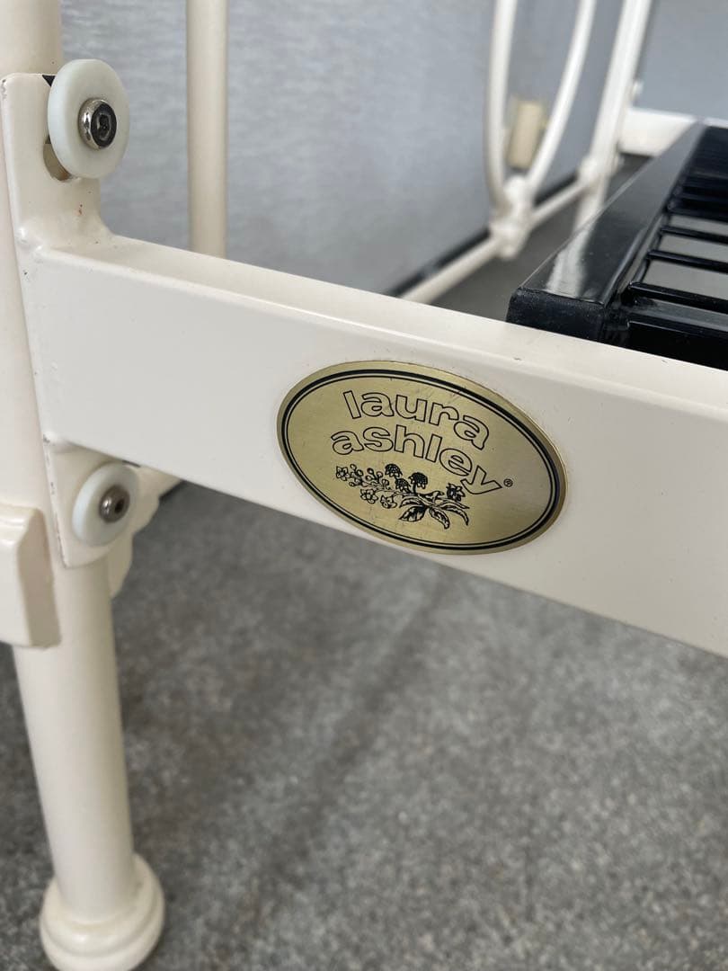 ローラアシュレイ　ベッドフレーム　オフホワイト