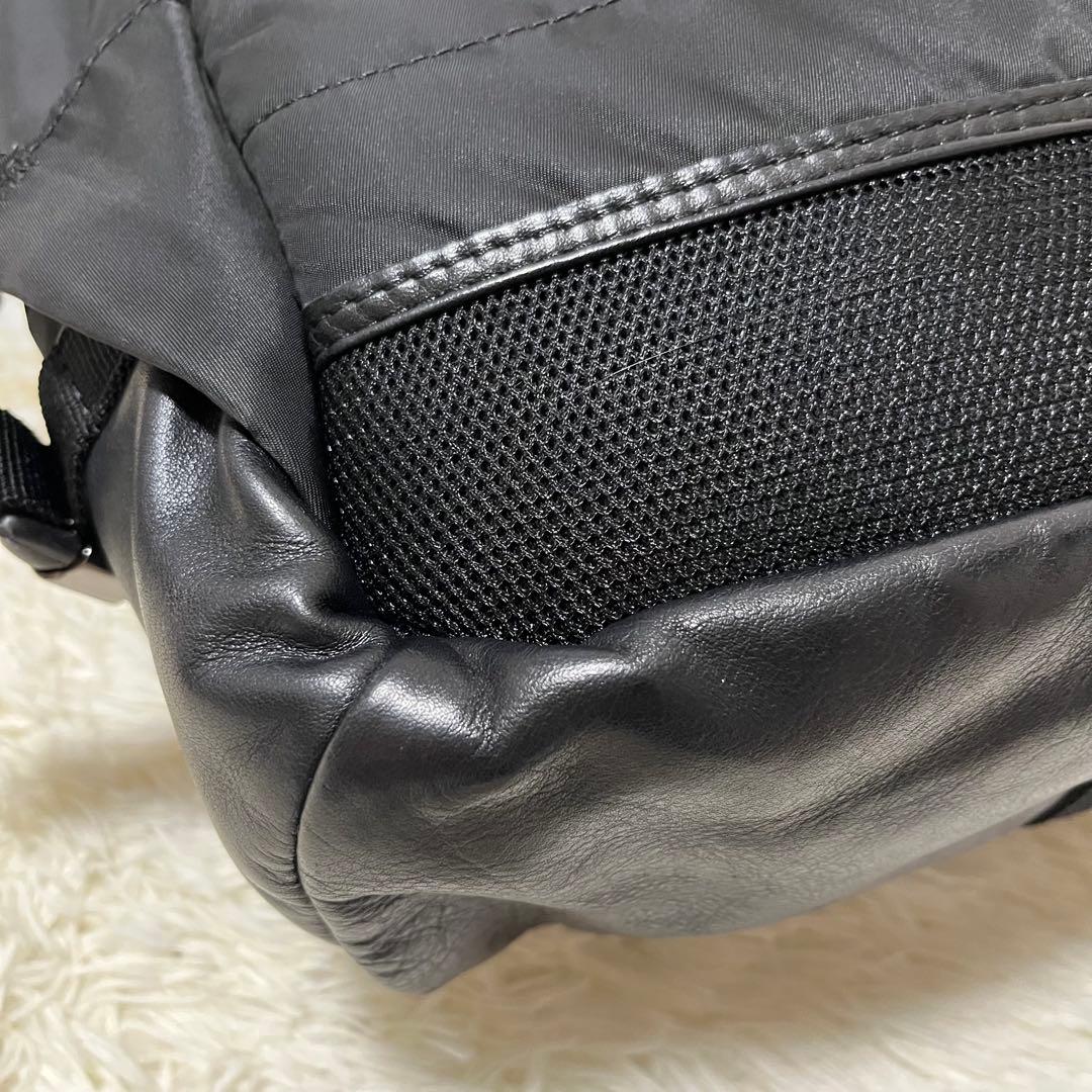 【希少美品】モンクレール AMI リュック バックパック ロゴ刺繍 黒