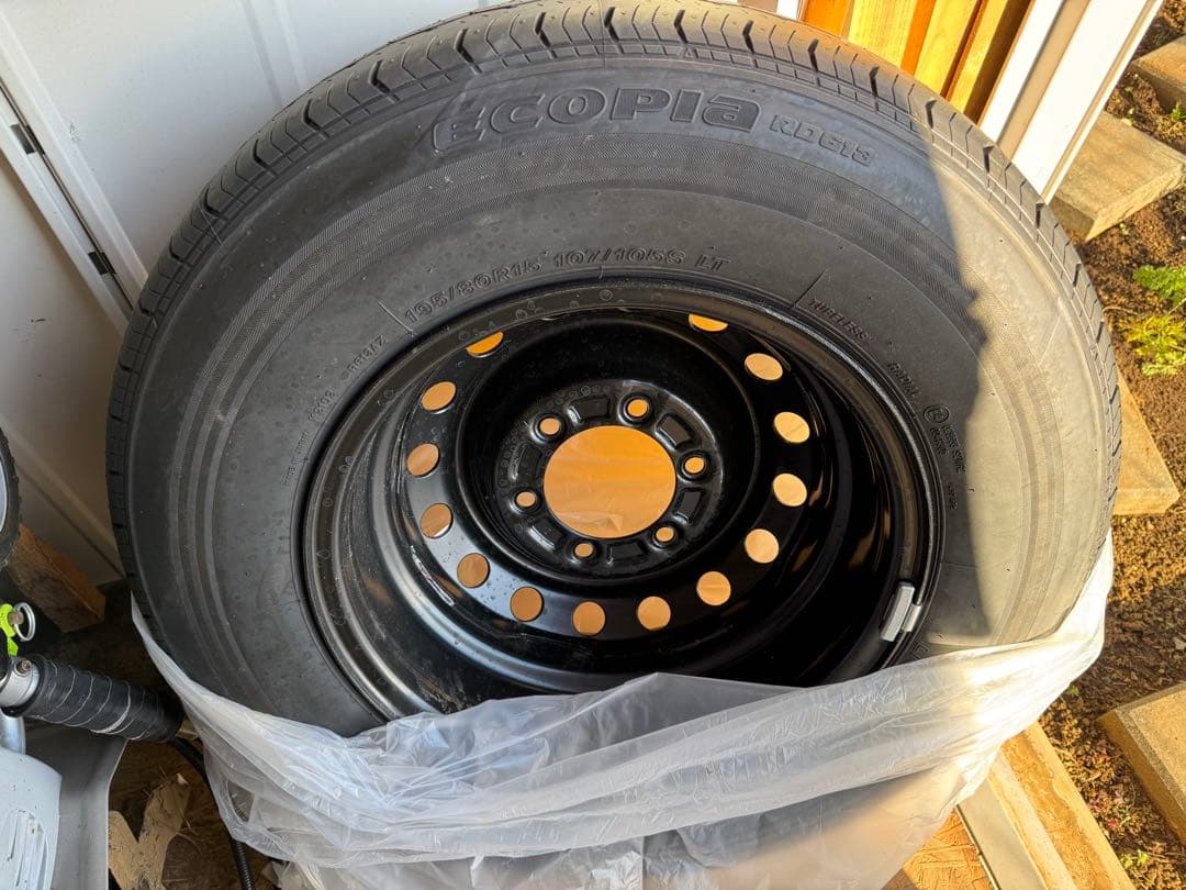 ブリヂストン エコピア　ハイエース純正15インチ タイヤセット5本スペア含む
