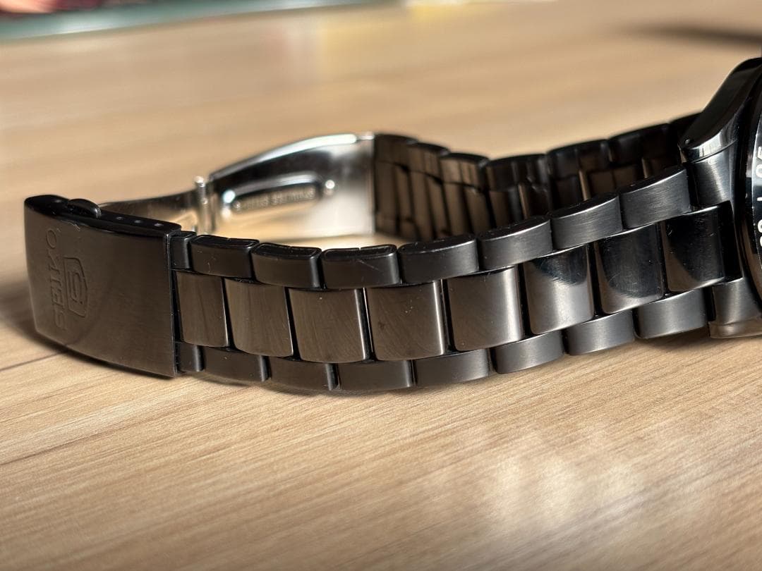 【黒い稲妻】SEIKO 5 自動巻き SNKE03KC 裏スケ 逆輸入 箱取説付