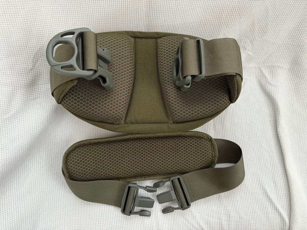 Hugoo ハグー　ヒップシート オリーブグリーン