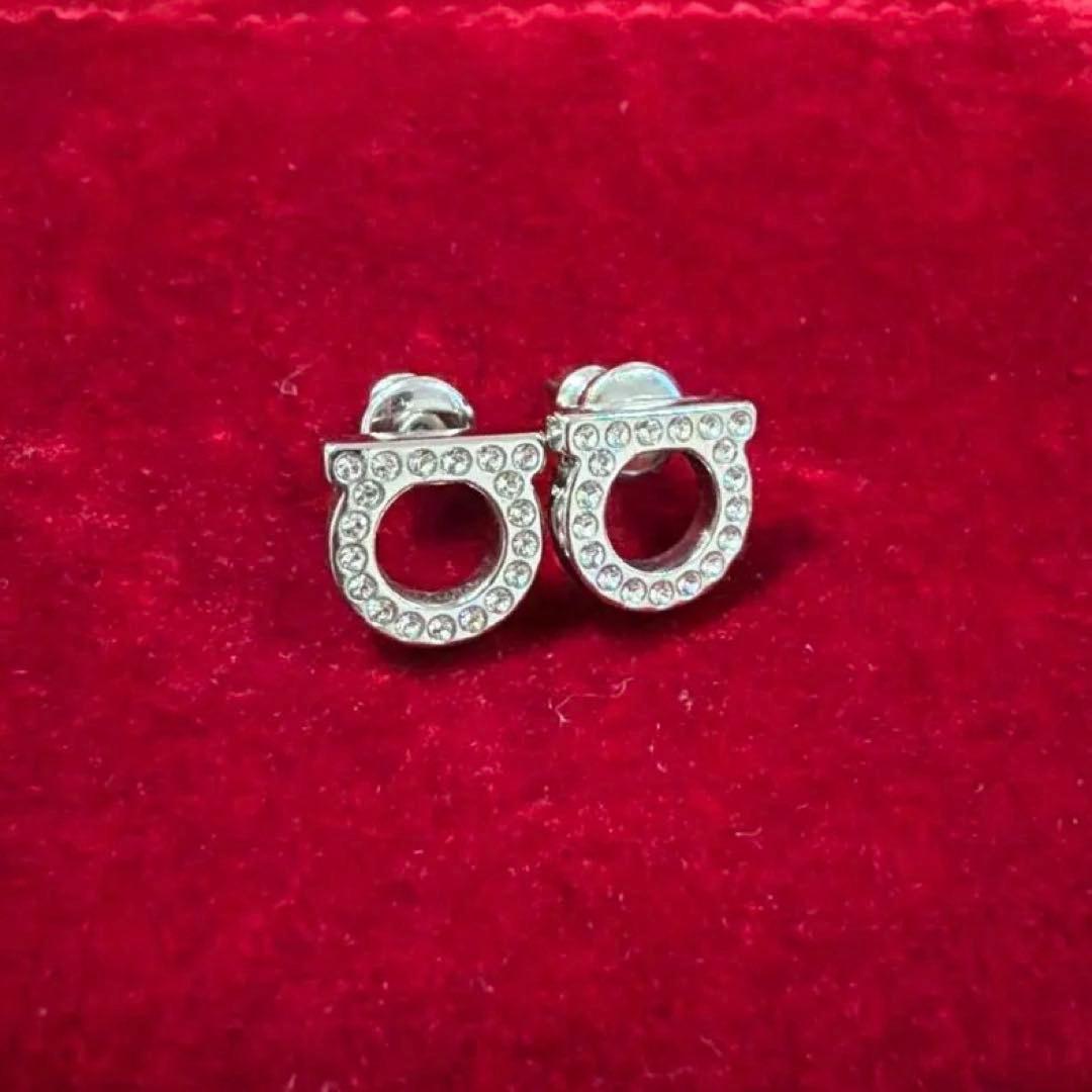 FERRAGAMO フェラガモ ガンチーニ クリスタルピアス(S)