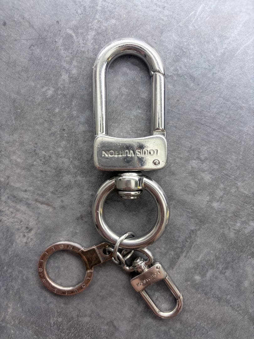 か*き様 LOUIS VUITTON シルバー キーホルダー