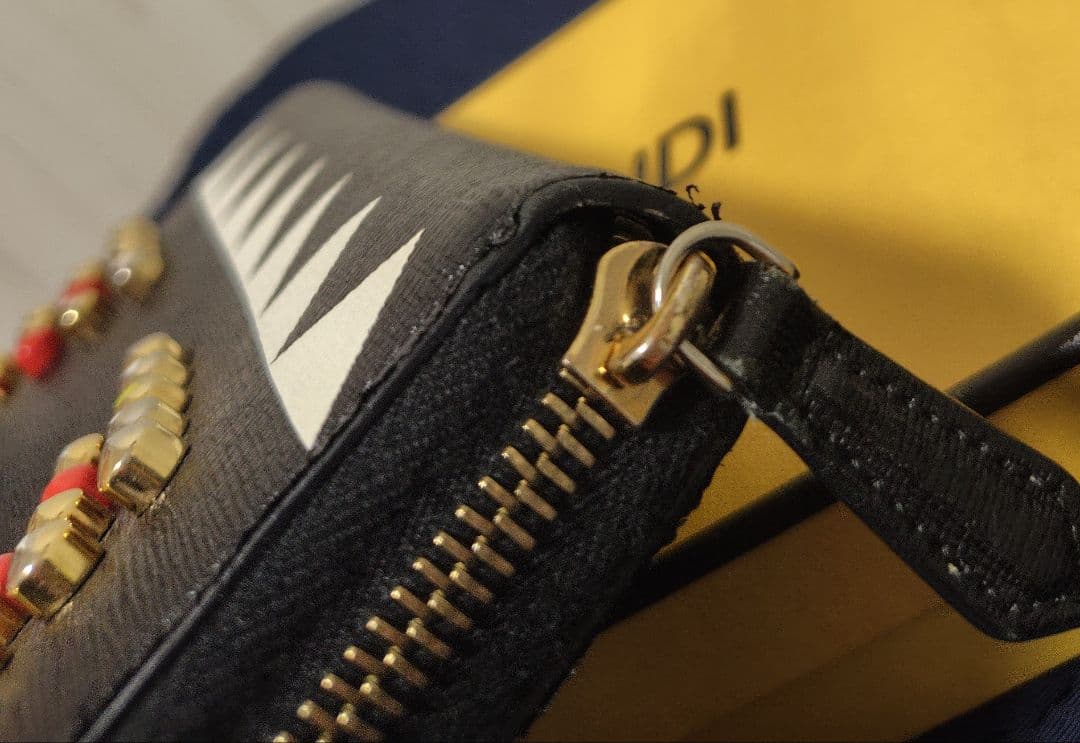 【訳あり】希少 FENDI ラウンドファスナー 長財布 モンスター バグズ