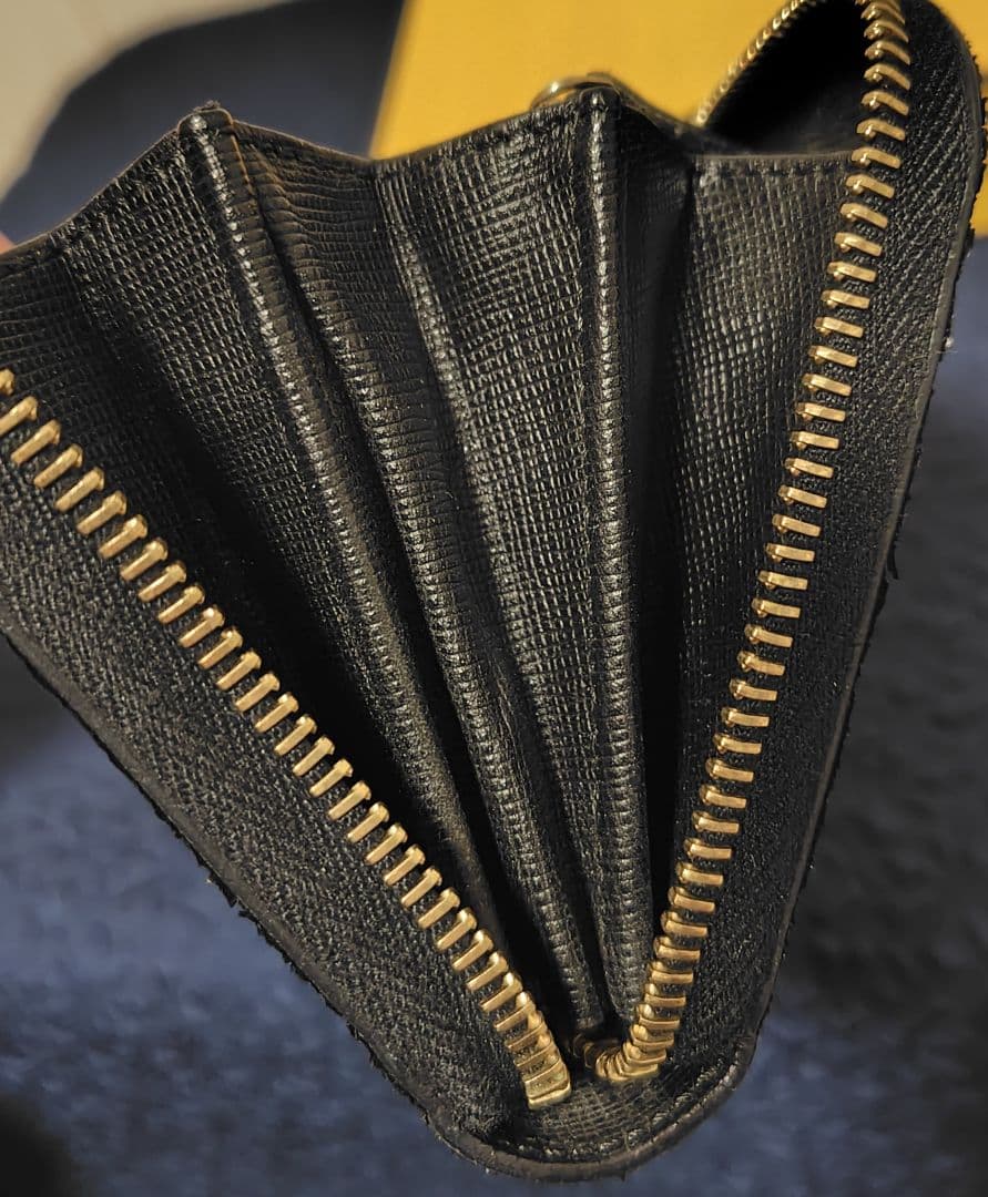 【訳あり】希少 FENDI ラウンドファスナー 長財布 モンスター バグズ