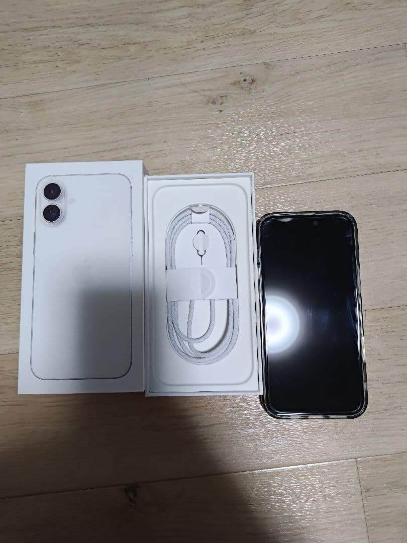 1/5限定価格　中古　iPhone16 256 ホワイト SIMフリー