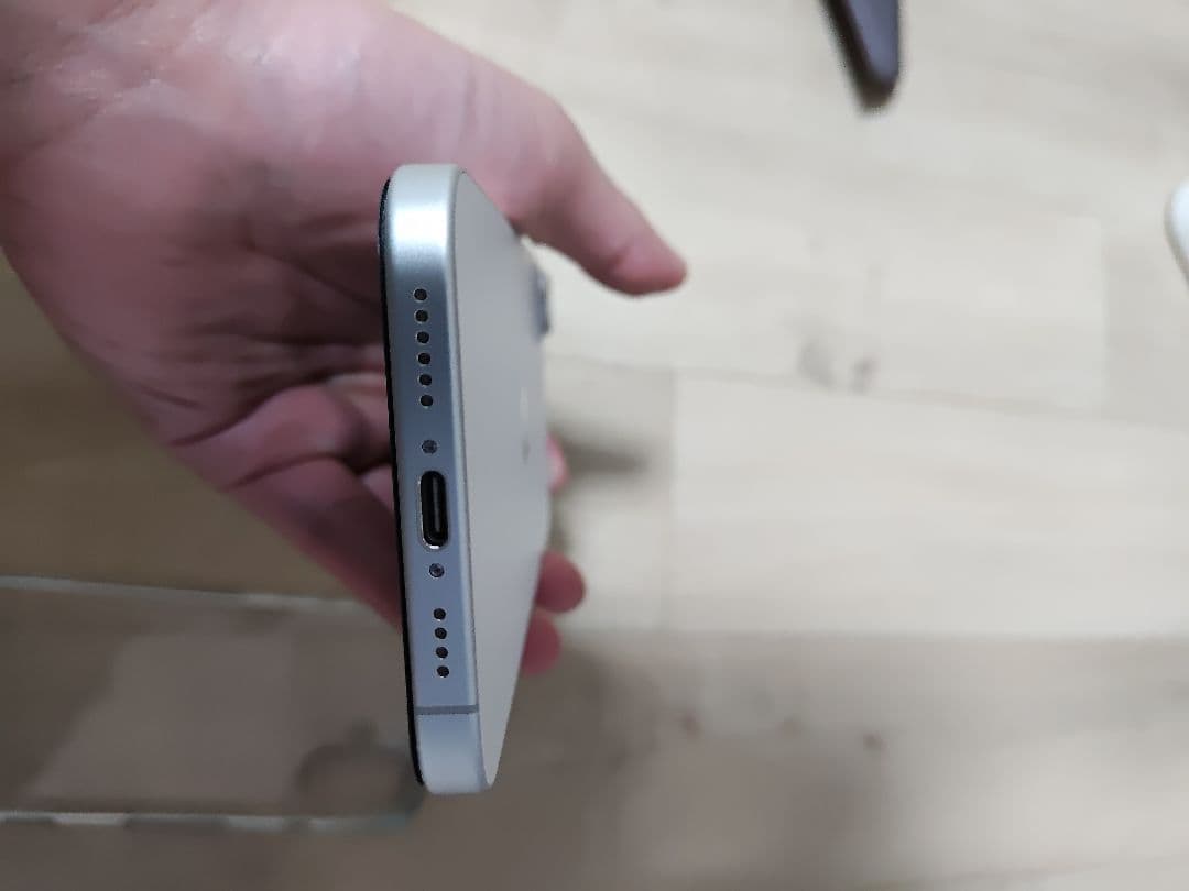 1/5限定価格　中古　iPhone16 256 ホワイト SIMフリー