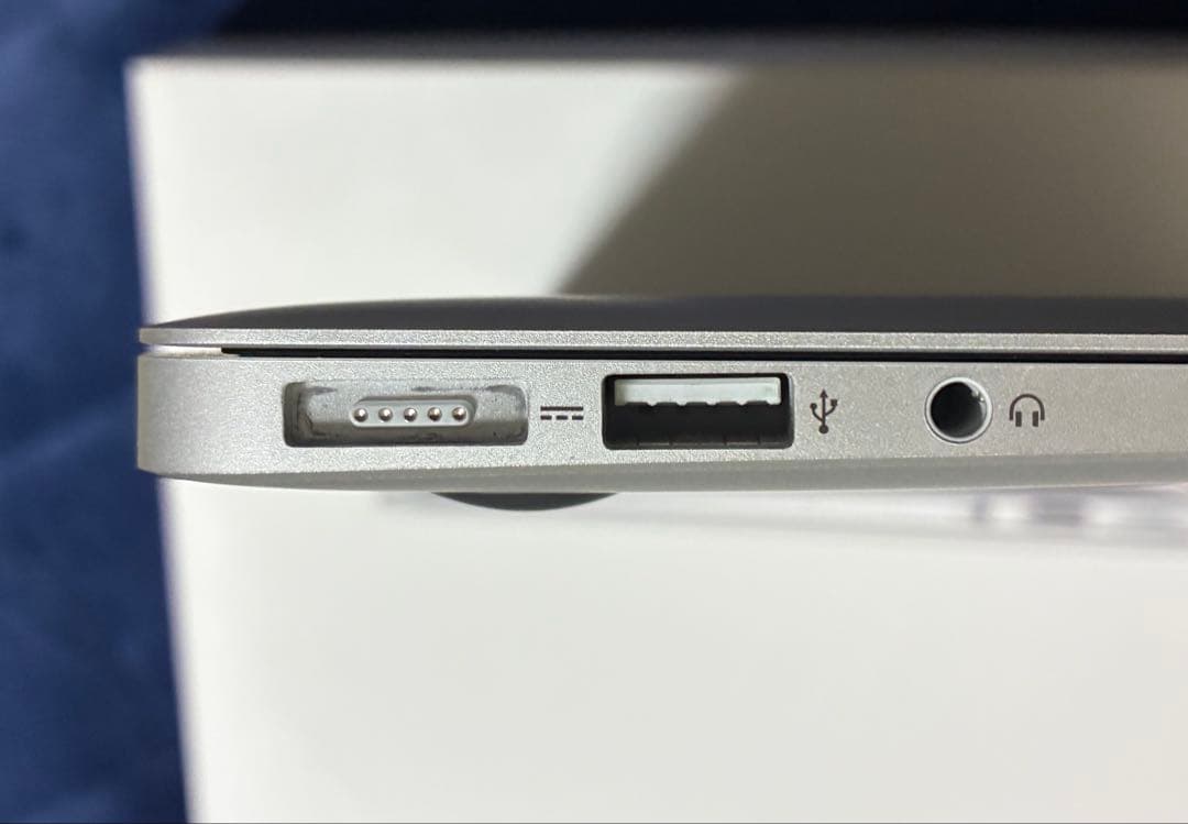 完動品　MacBook air 11インチ　2015 Intel Mac