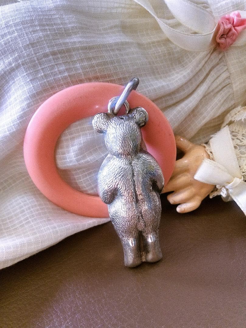 銀のテディベア　シルバー　ラトル　クラシカルデザイン　ヴィクトリアンデザイン