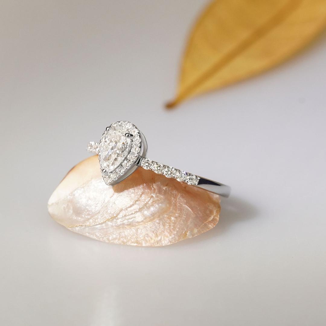 LABダイヤ水滴ヘイローリング R122H25729-W（3週間発送）