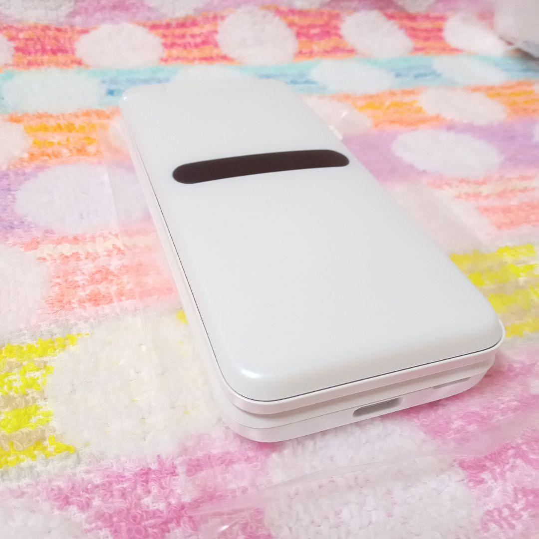 KYF42 GRATINA white 充電器セット 安心のメルカリ便 匿名配送