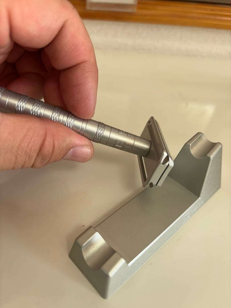 HENSON SHAVING ヘンソン（mediumミディアム）専用スタンド付