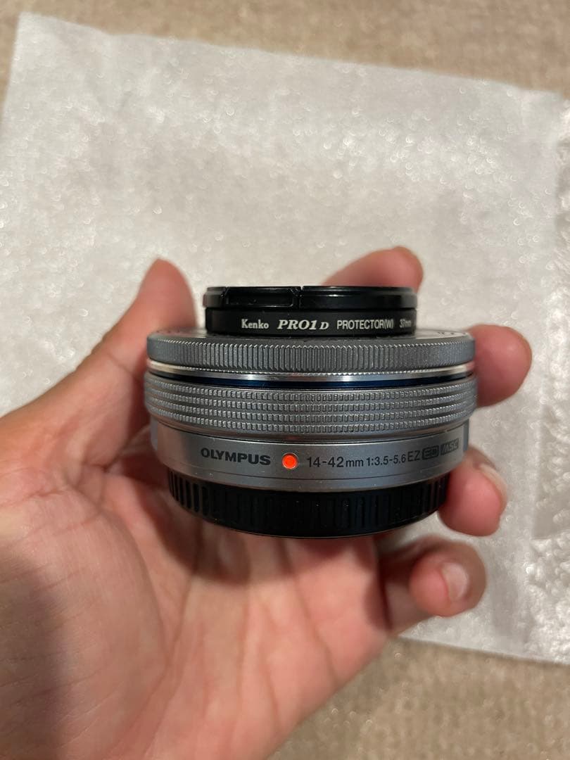 Olympus E-M10iii ミラーレス一眼本体とレンズ（今なら予備電池も）