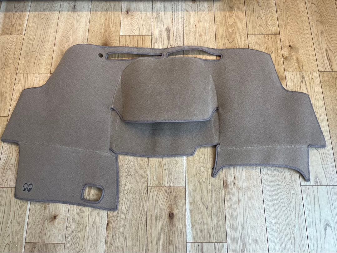 新品ダッシュマット　ムーンアイズ　プリウスα