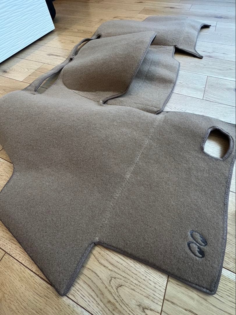 新品ダッシュマット　ムーンアイズ　プリウスα