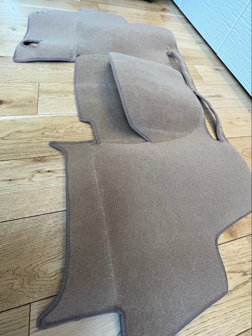 新品ダッシュマット　ムーンアイズ　プリウスα