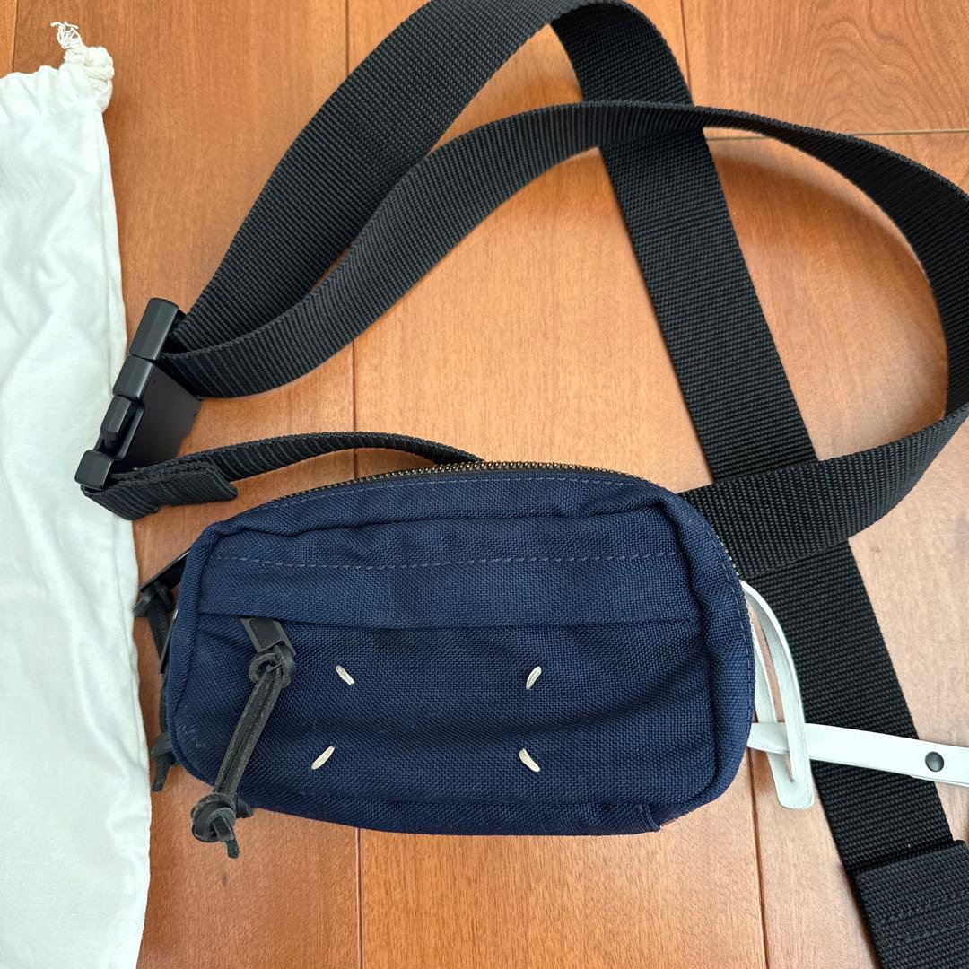 11　Maison Margiela ミニクロスボディポーチ ネイビー