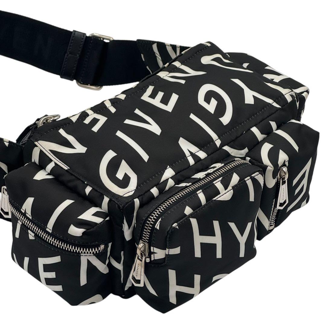 GIVENCHY ジバンシー　ボディバッグ　クロスボディ　ショルダーバッグ　総柄