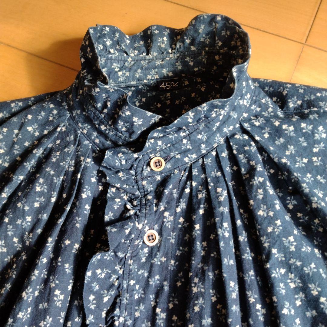 45R 雲間草プリントのフリルブラウス インディゴ／サイズ２