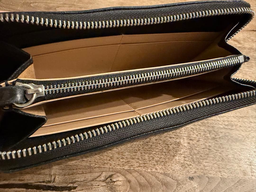 マルジェラ　4ステッチ ジップアラウンドウォレット