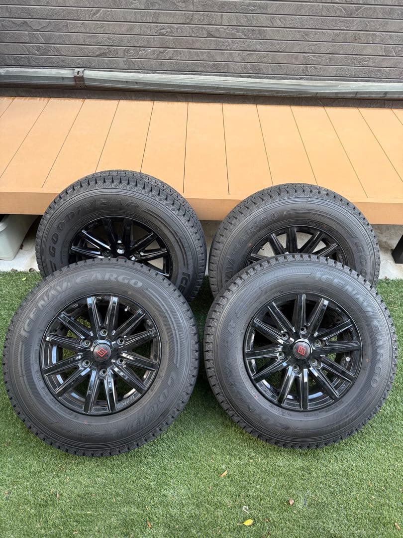 200系ハイエース用 国産 2024年製 スタッドレスタイヤ+SEIN SS