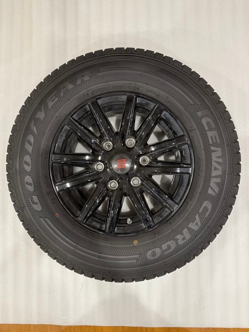 200系ハイエース用 国産 2024年製 スタッドレスタイヤ+SEIN SS