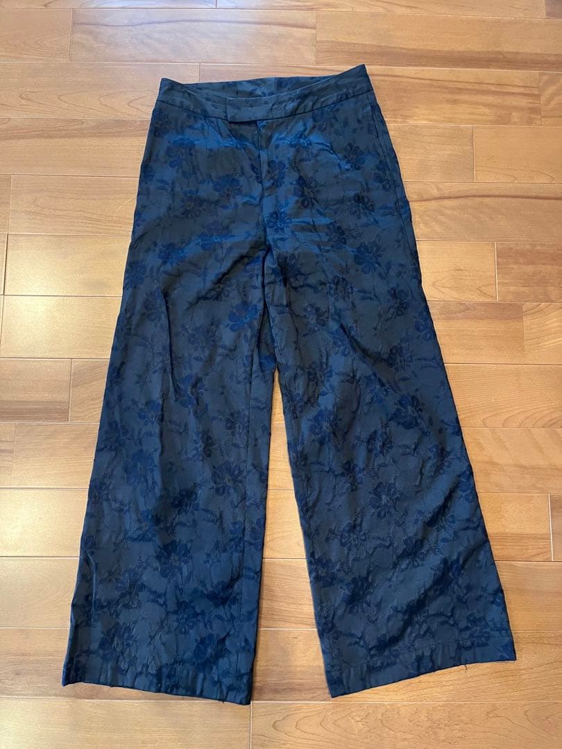 トリココムデギャルソン　花柄刺繍サテンパンツスーツ　紺　tricot