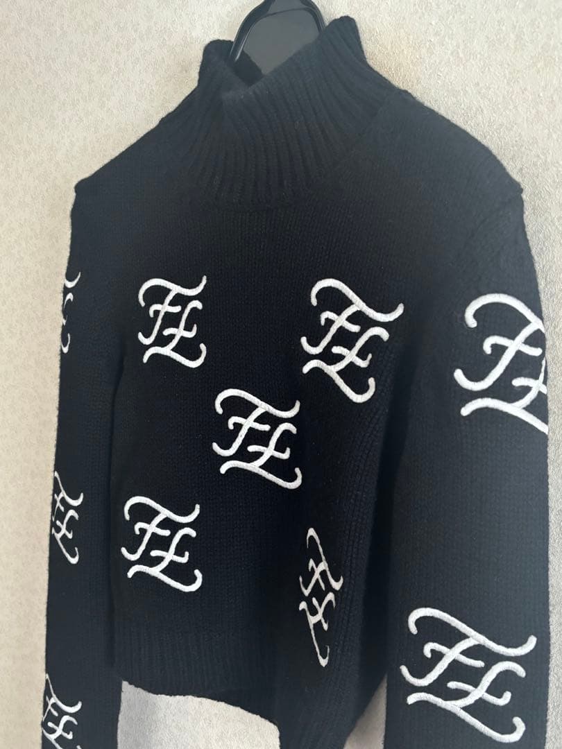 【君島十和子さんご愛用】FENDI ロゴ入り黒ニットセーター 長袖
