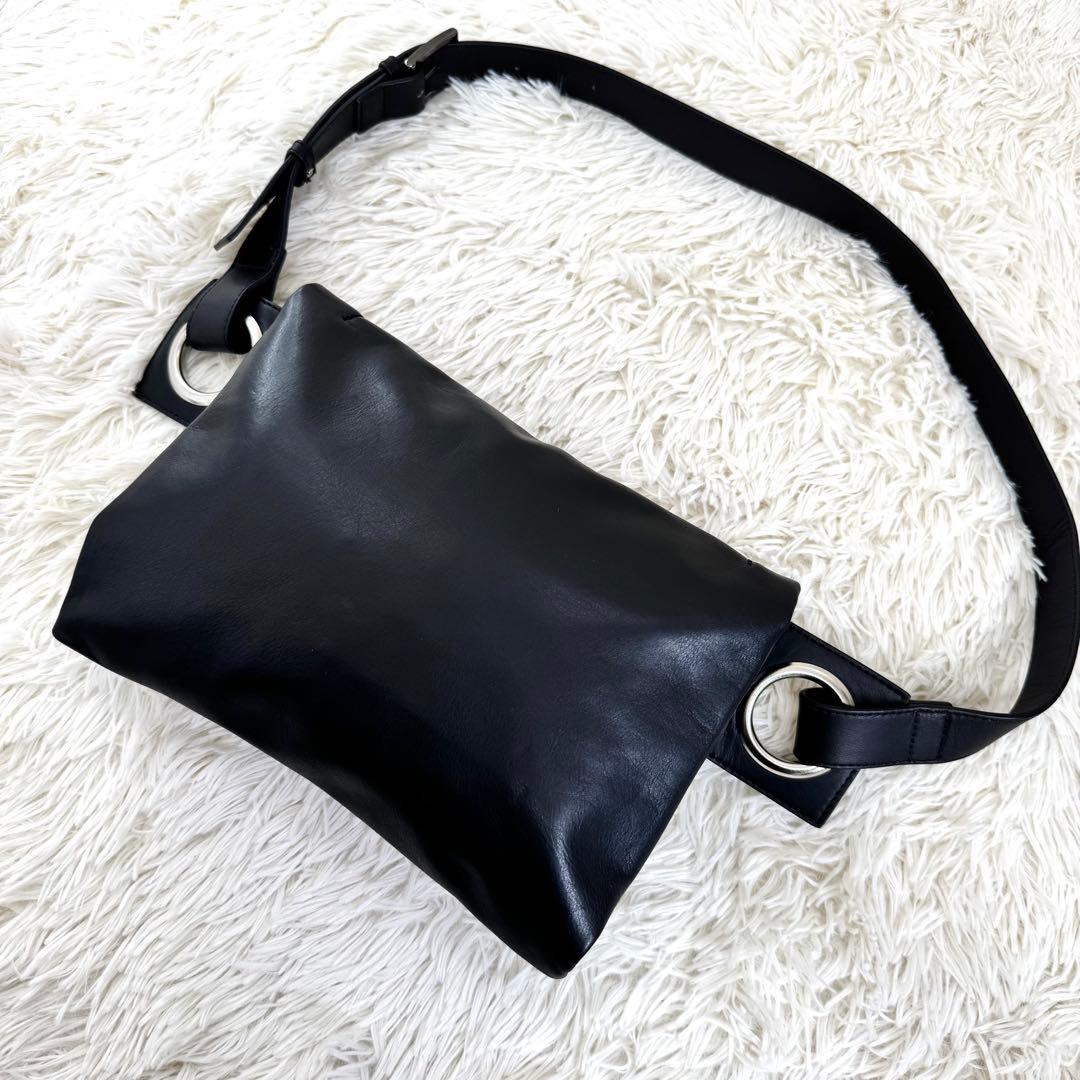 美品 kawa-kawaカワカワ ハトメ ボディバッグ ショルダー レザー 黒