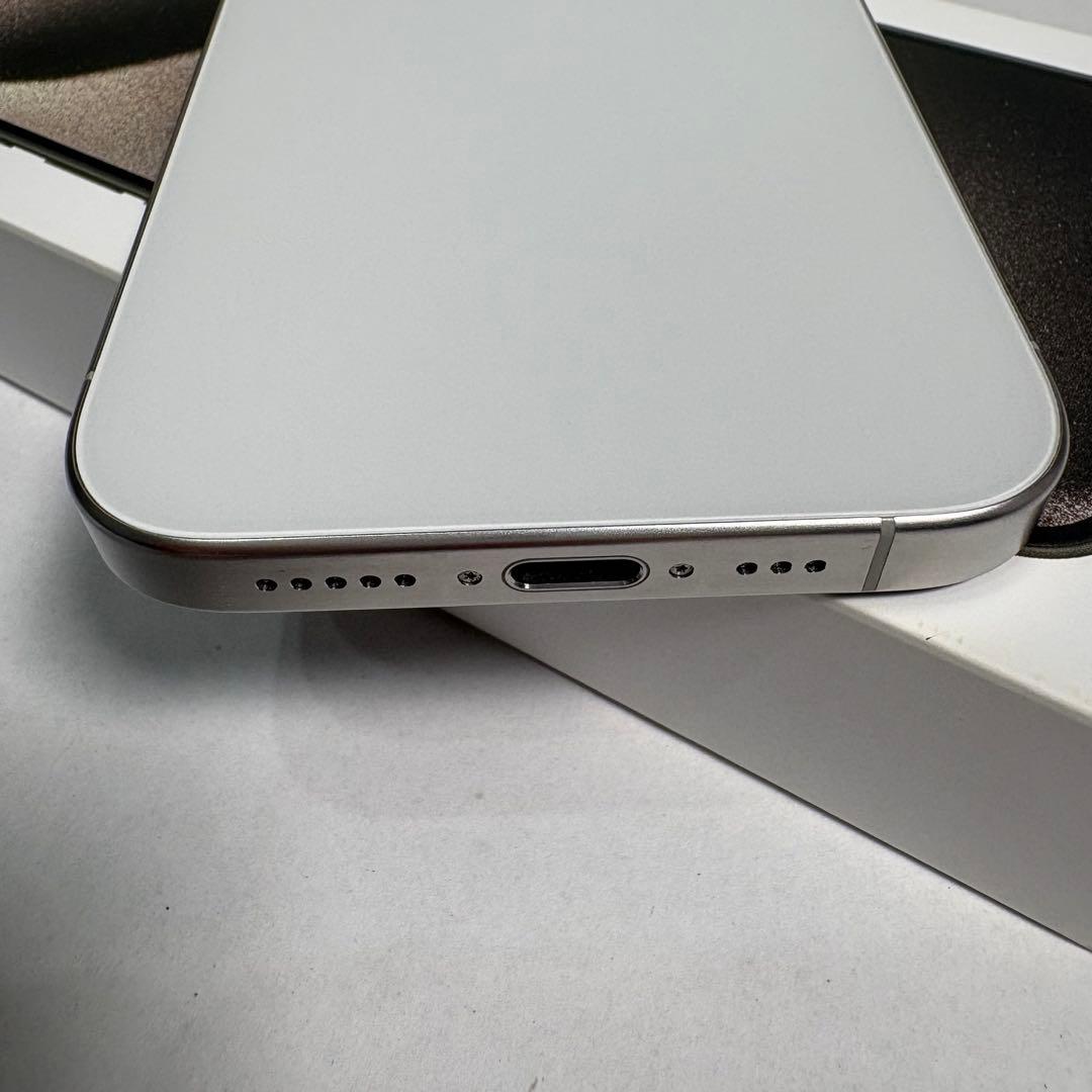 Apple iPhone 15 Pro ホワイトチタニウム　128GB本体