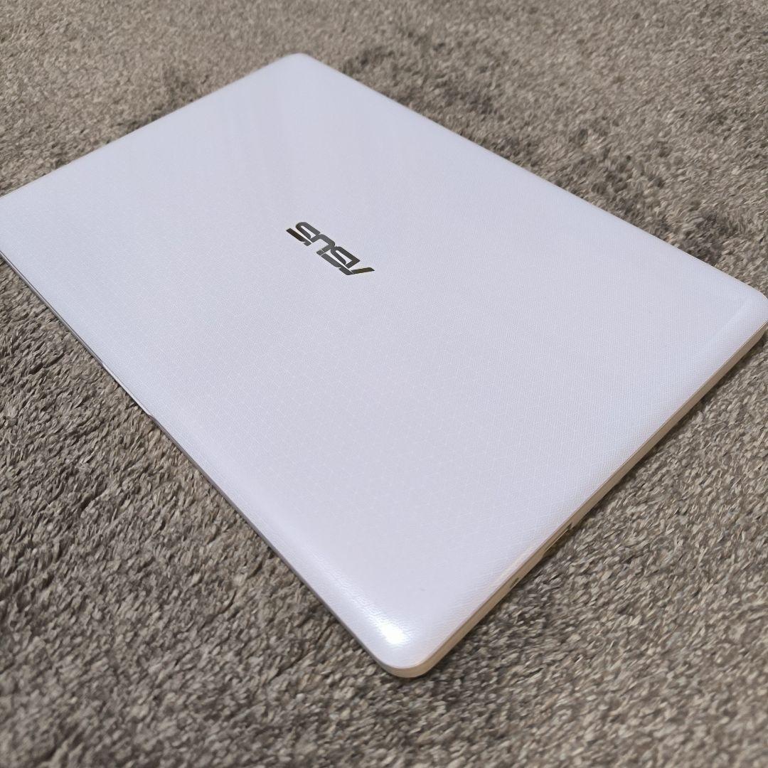 美品！asus e203m win11 初期化済11.6インチ　バッテリー元気！