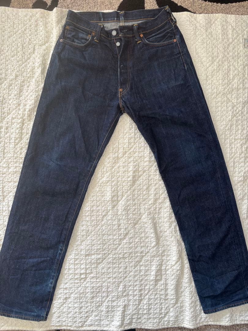 EVISUのダークブルーデニムパンツ